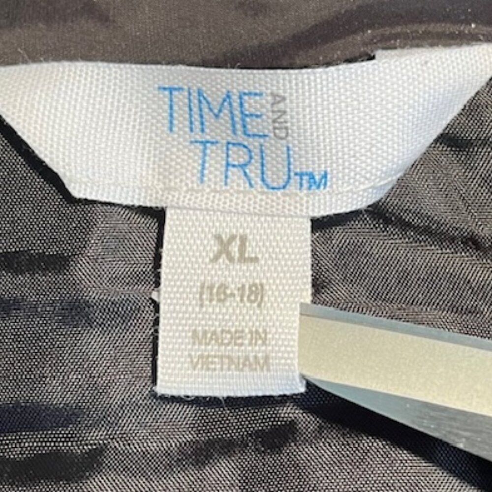 Time and Tru Vest Black New without Tags  - Size 16/18 - Picture 3 of 6